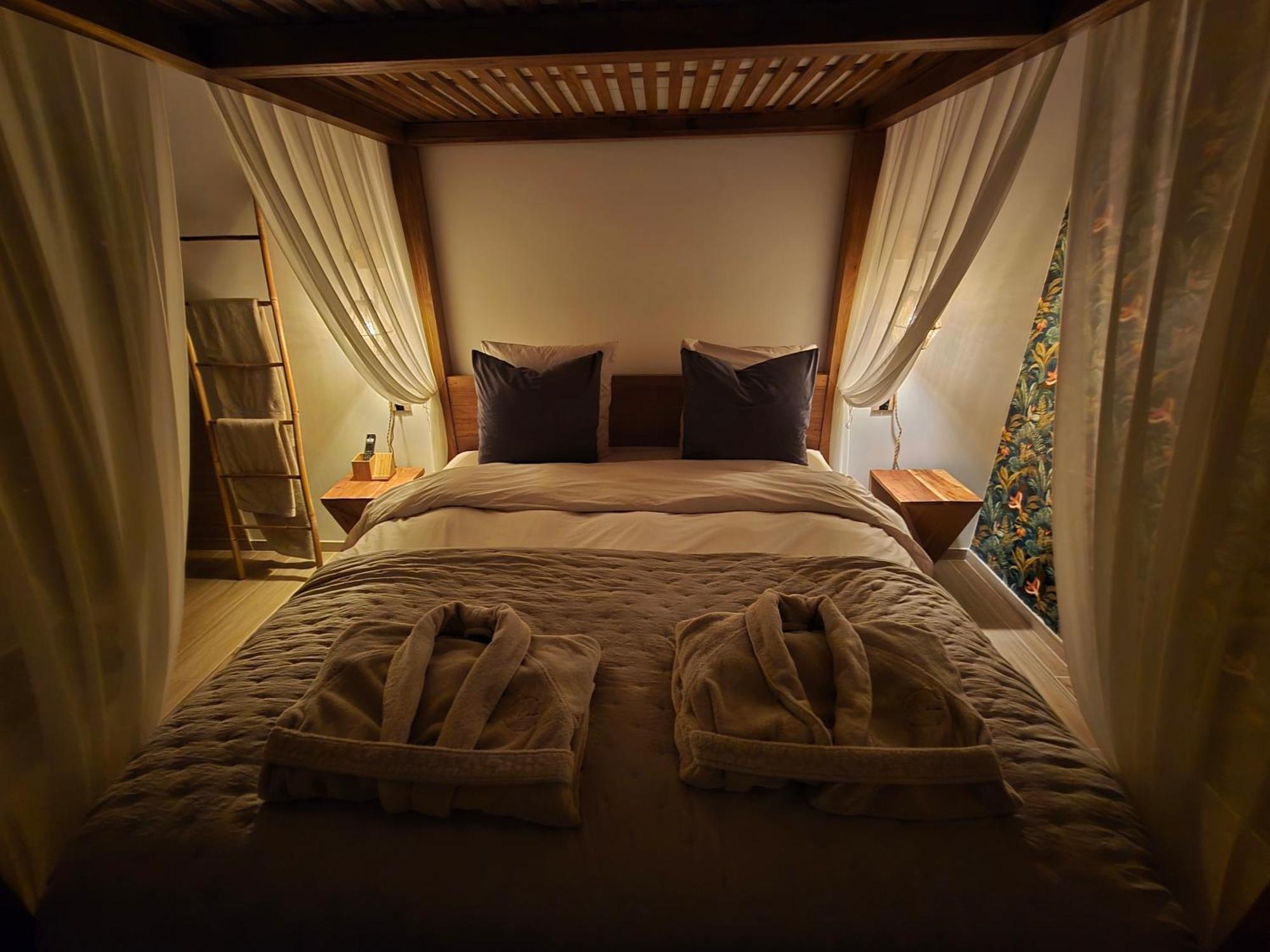Le Cocoon - Jacuzzi, Sauna Et Piscine Privee Carpentras Exteriör bild
