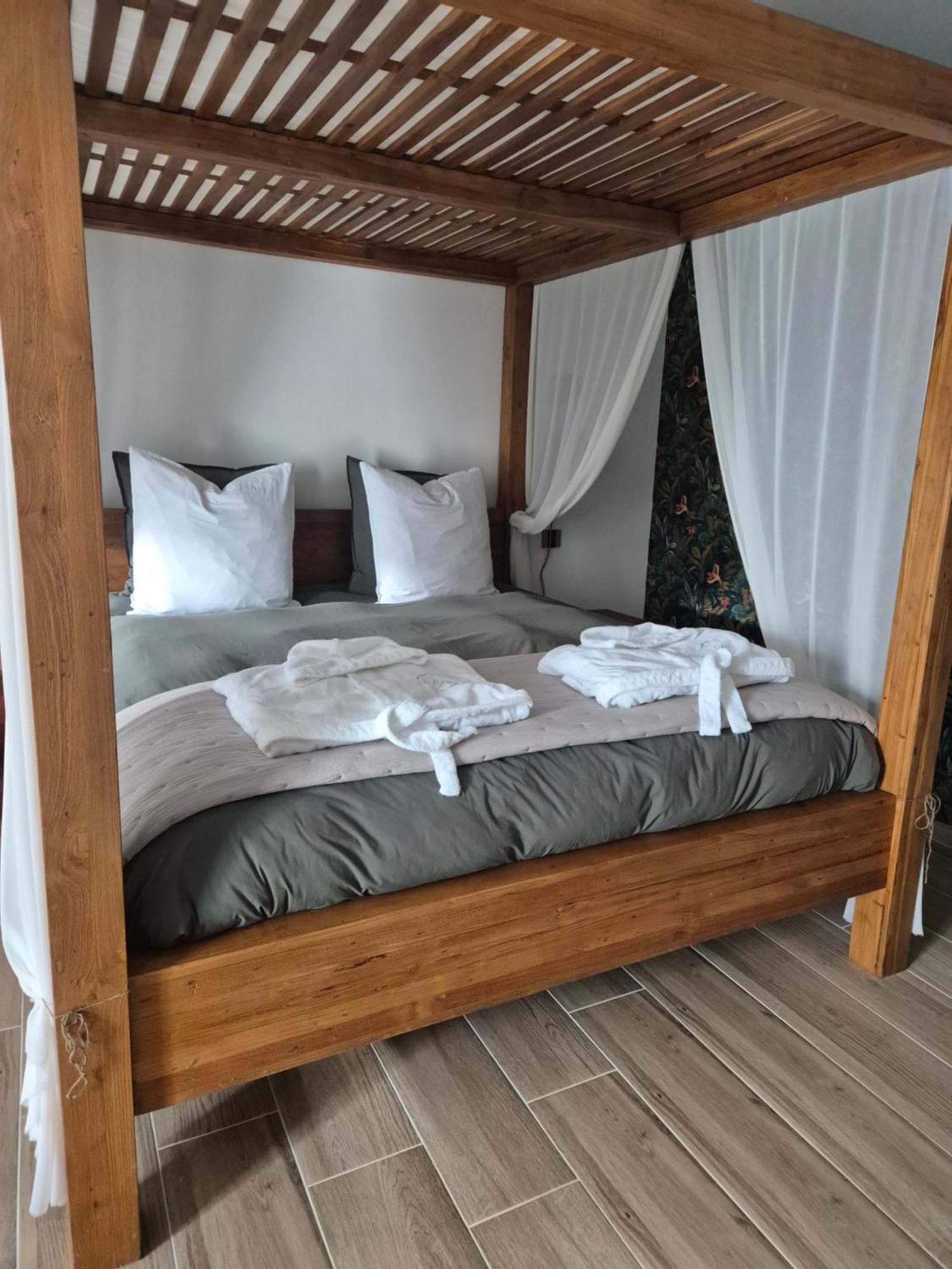 Le Cocoon - Jacuzzi, Sauna Et Piscine Privee Carpentras Exteriör bild