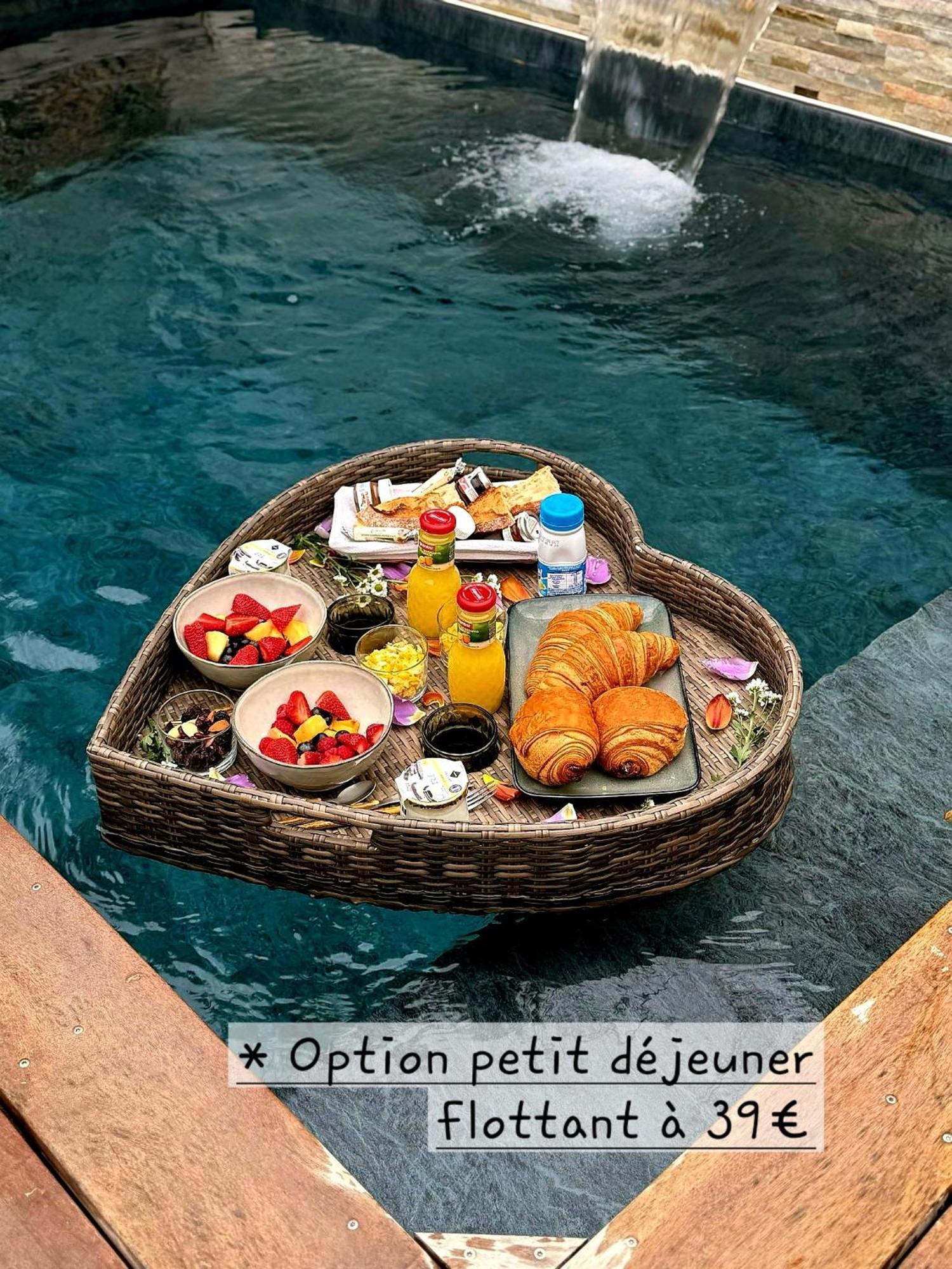Le Cocoon - Jacuzzi, Sauna Et Piscine Privee Carpentras Exteriör bild